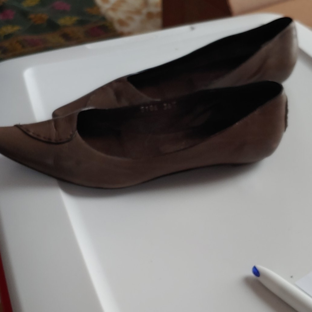 Pointy toe flats